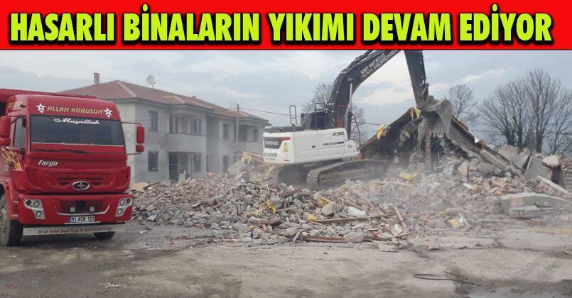 Hasarlı Binaların Yıkımı Devam Ediyor