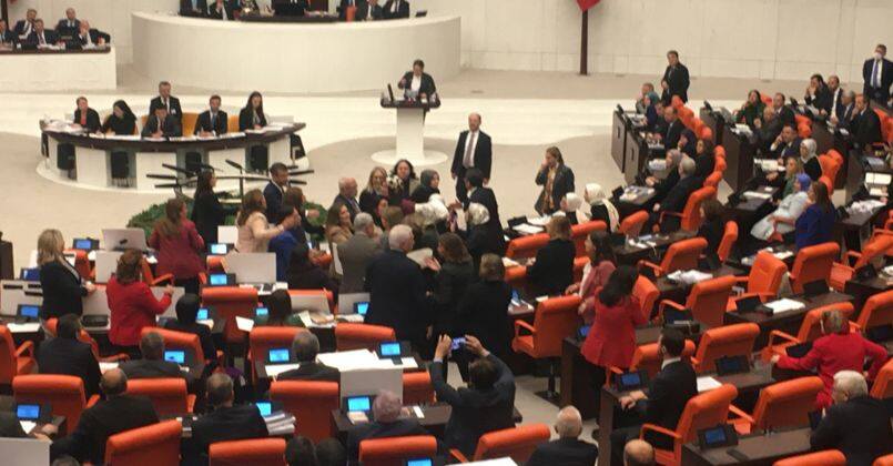 AK Parti'li ve CHP'li kadın milletvekilleri karşı karşıya geldi