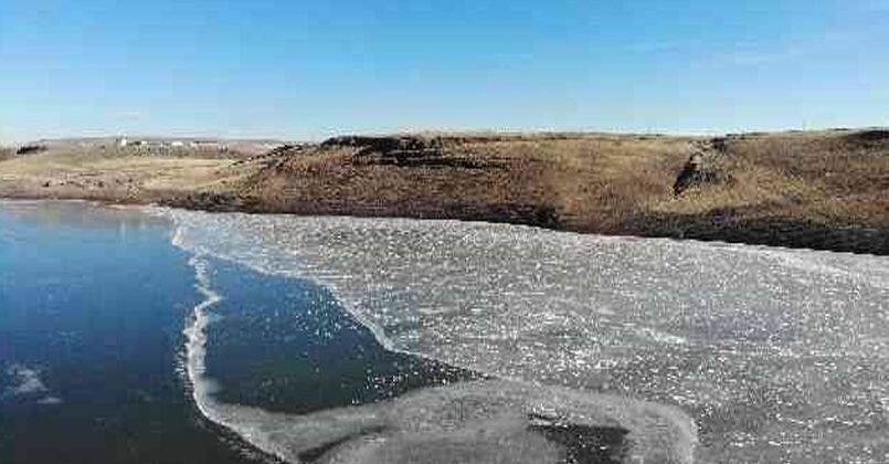Kars'ta Sibirya soğukları baraj dondurdu