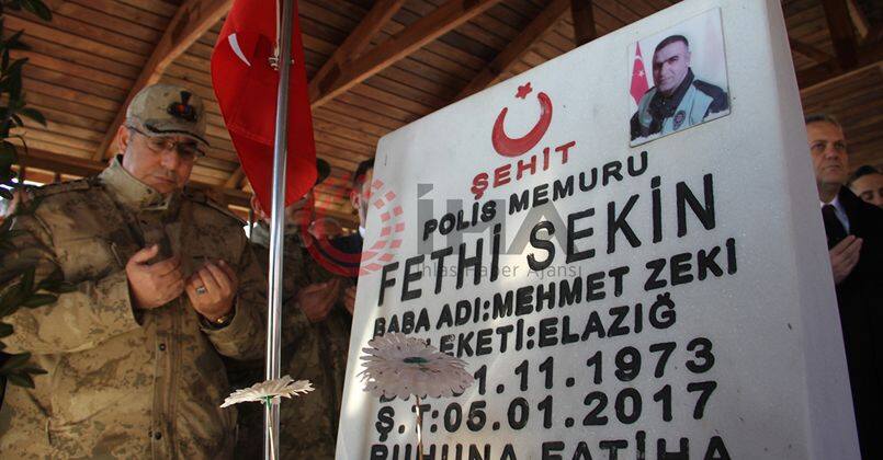 Şehit polis Fethi Sekin kabri başında anıldı