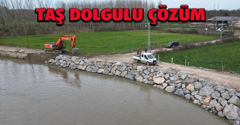 Nehir adım adım yutuyordu, o yola taş dolgulu çözüm