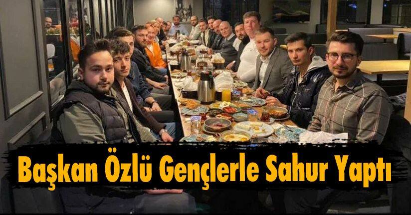 Başkan Özlü Gençlerle Sahur Yaptı