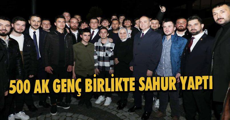 500 AK genç birlikte sahur yaptı