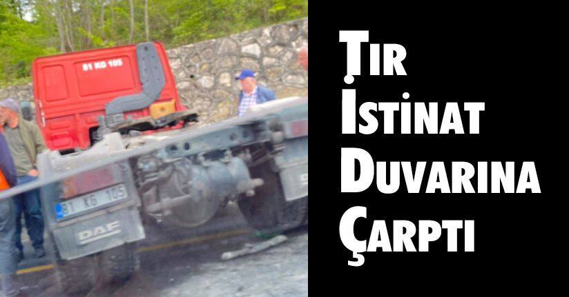 Tır İstinat Duvarına Çarptı