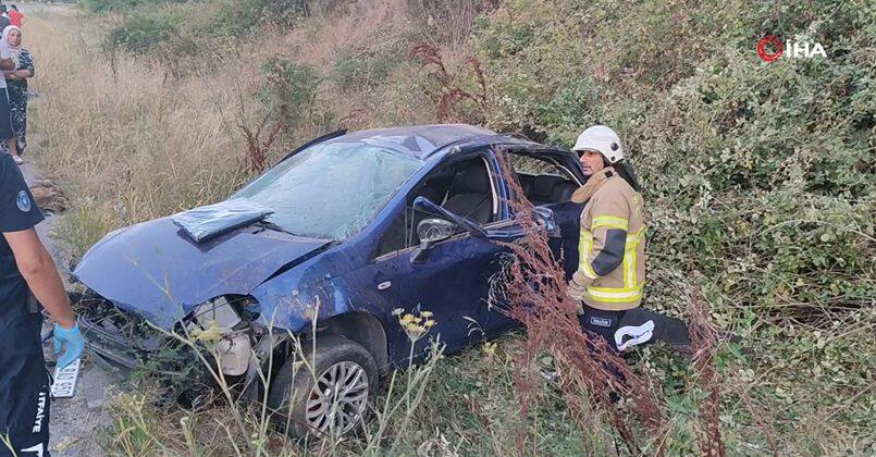 Takla atan otomobilden savrulan 2 genç hayatını kaybetti, 2 genç de ağır yaralandı
