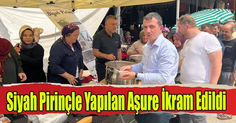 Siyah Pirinçle Yapılan Aşure İkram Edildi