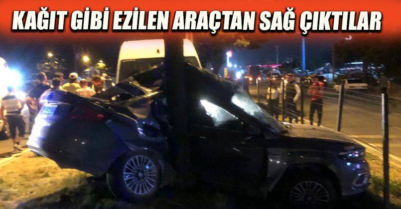 Kağıt gibi ezilen araçtan sağ çıktılar