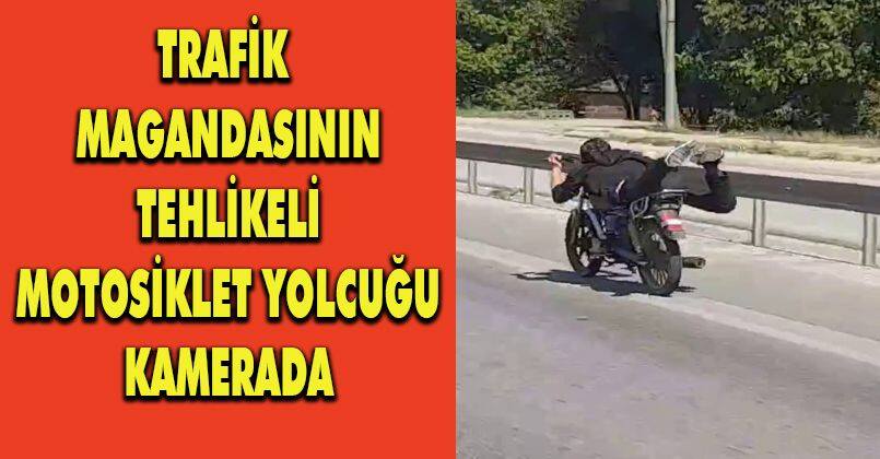 Trafik magandasının tehlikeli motosiklet yolcuğu kamerada