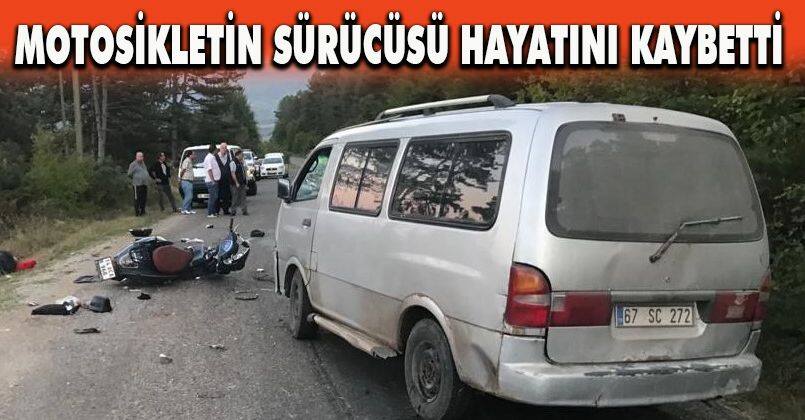 Minibüsle çarpışan motosikletin sürücüsü hayatını kaybetti