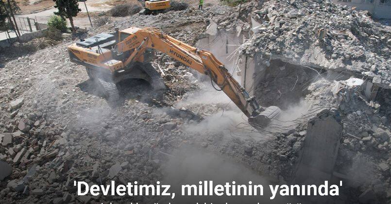 Adana’da ağır hasarlı binaların yıkımı sürüyor
