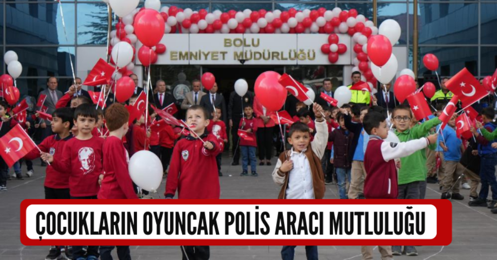 Çocukların oyuncak polis aracı mutluluğu