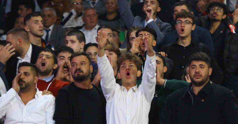 CHP’nin 38. Olağan Kurultayı’nda gerginlik