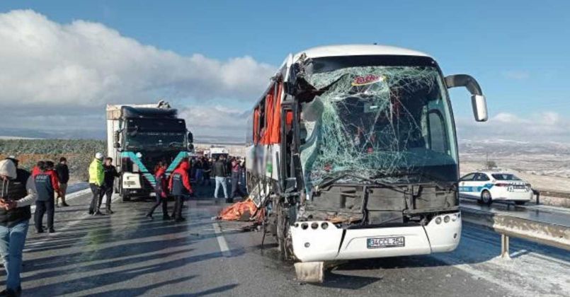 Sivas’ta otobüs kazası: 1 ölü 2 yaralı