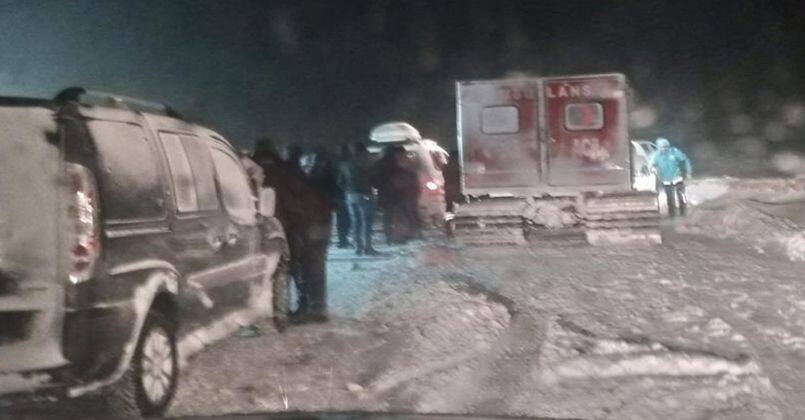 Ağrı’da kepçe uçurumdan düştü: 1 ölü, 2 kayıp