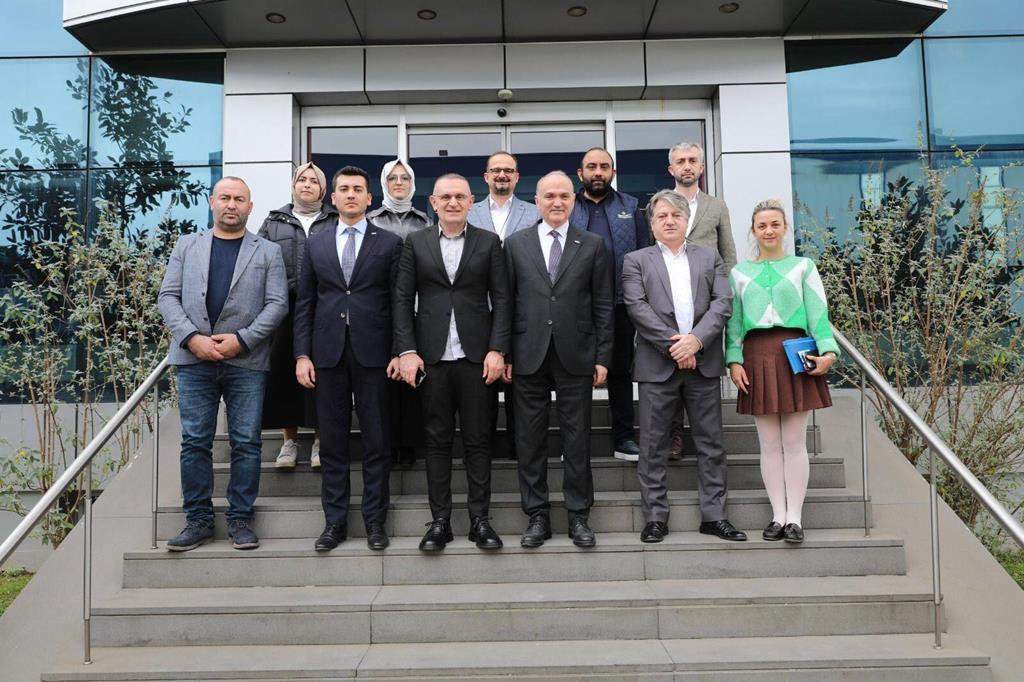 BAŞKAN ÖZLÜ “KALICI HİZMET İÇİN BİZİ TERCİH EDİN” BAŞKAN ÖZLÜ “KALICI HİZMET İÇİN BİZİ TERCİH EDİN”