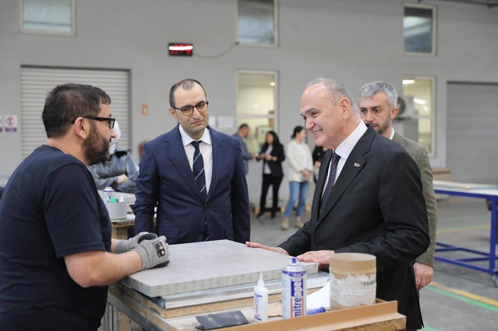 BAŞKAN ÖZLÜ “KALICI HİZMET İÇİN BİZİ TERCİH EDİN” BAŞKAN ÖZLÜ “KALICI HİZMET İÇİN BİZİ TERCİH EDİN”