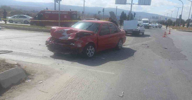 Kütahya Gediz’de trafik kazası: 3 ölü, 2 yaralı