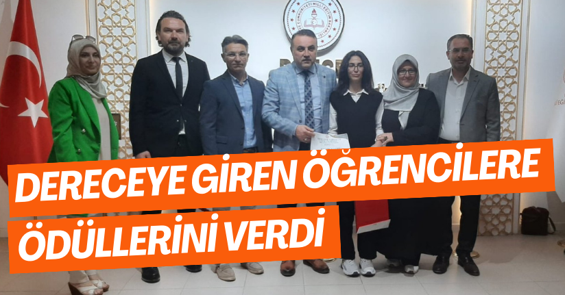 Dereceye Giren Öğrencilere Ödüllerini Verdi