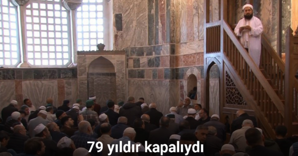 Kariye Camii’nde 79 yıl aradan sonra ilk Cuma namazı