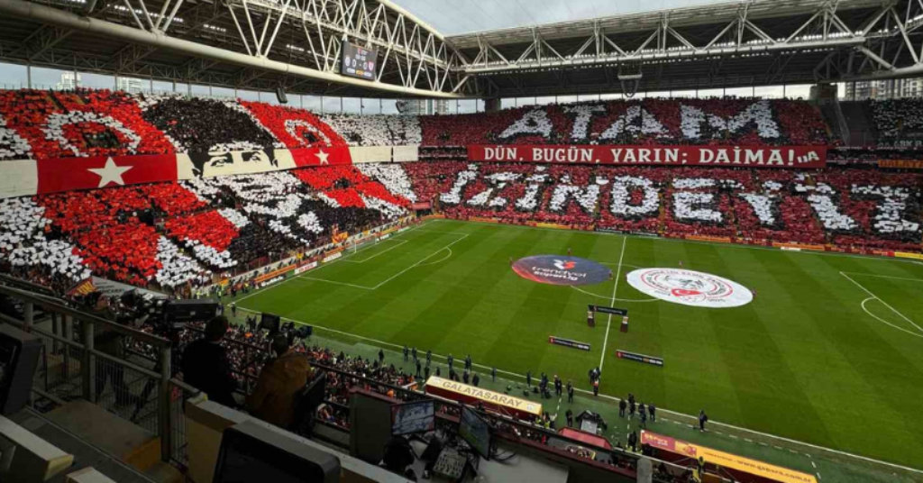 Galatasaray taraftarından, Mustafa Kemal Atatürk için koreografi