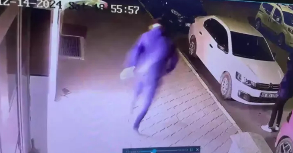 Iğdır’da AK Parti il binasına molotoflu saldırı kamerada