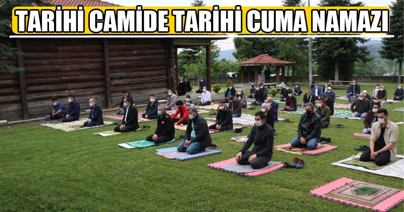 Tarihi Camide Tarihi Cuma Namazı