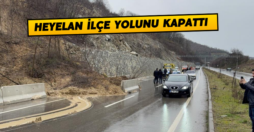 Heyelan ilçe yolunu kapattı