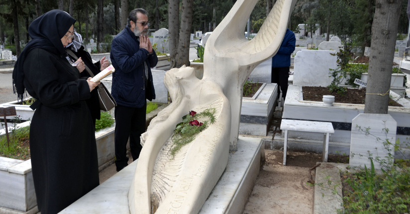  Özgecan Aslan, mezarı başında anıldı