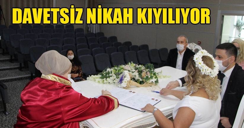 Nikah dairelerinde korona virüs önlemli nikahlar kıyılıyor