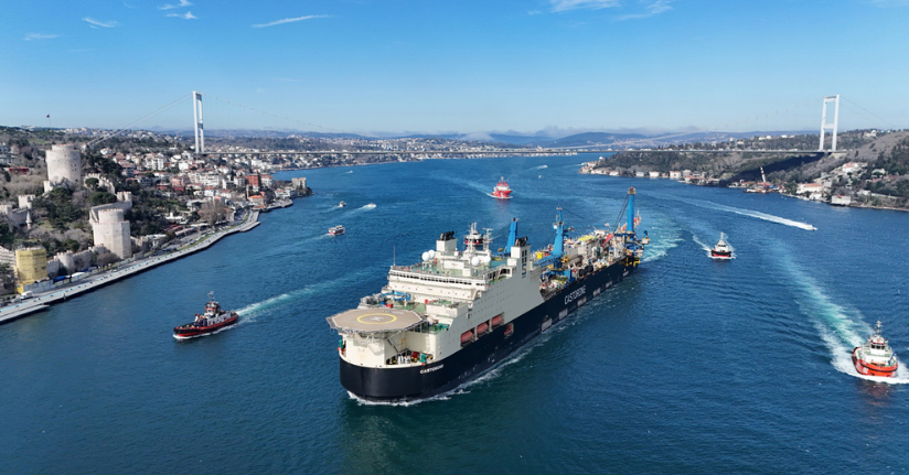 Dev Boru döşeme gemisi ‘Castorone’ İstanbul Boğazı’ndan geçti