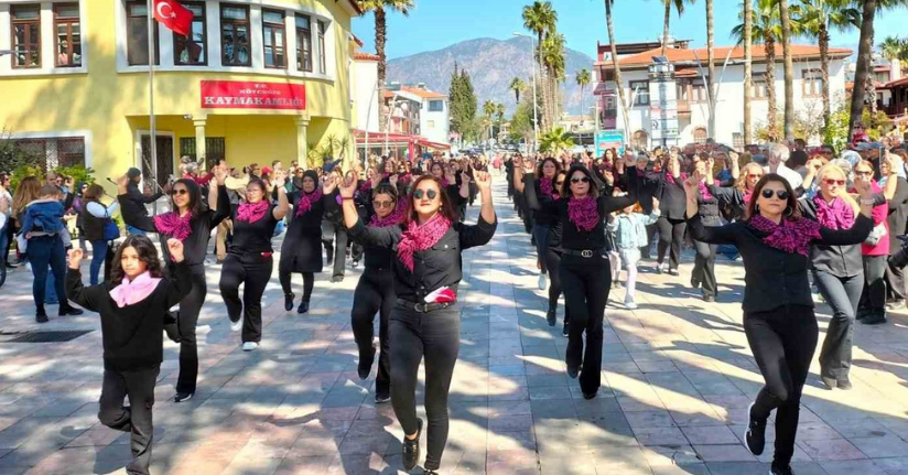 Köyceğiz’de 80 kadından harmandalı gösterisi