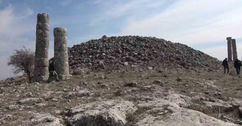 Moloz taşlardan oluşan 2 bin 60 yıllık Tümülüs hayran bırakıyor
