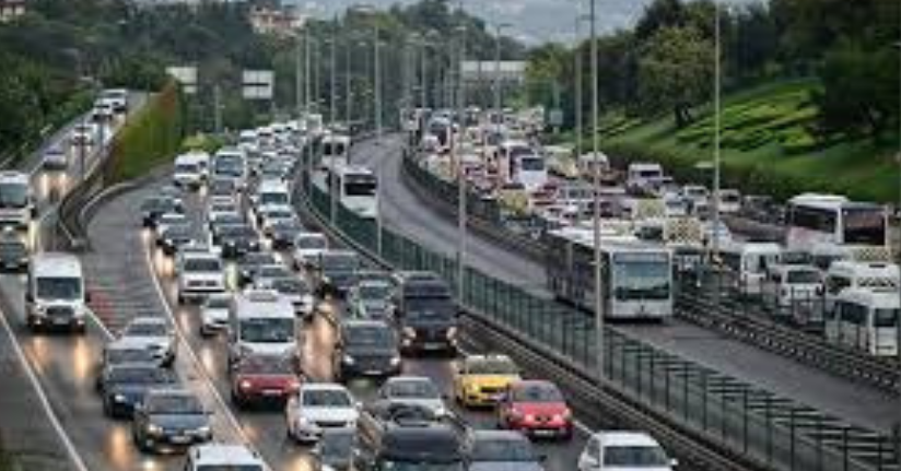 İstanbul’da haftanın ilk iş gününde sabah trafik yoğunluğu yaşandı