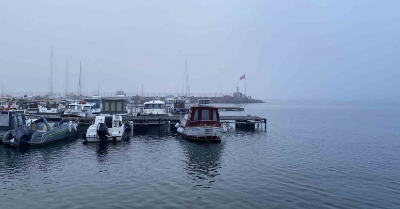 Çanakkale Boğazı sis nedeniyle transit gemi geçişlerine kapatıldı