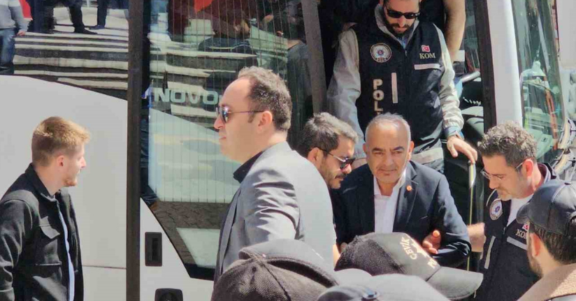 CHP’li eski belediye başkanı ’usülsüzlük’ soruşturmasında adliyede