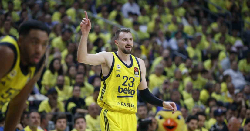 Fenerbahçe, play-off serisinde 1-0 öne geçti