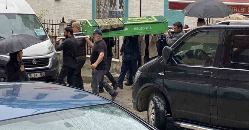Paraşüt kazasında ölen 2 arkadaş Eskişehir’de defnedildi