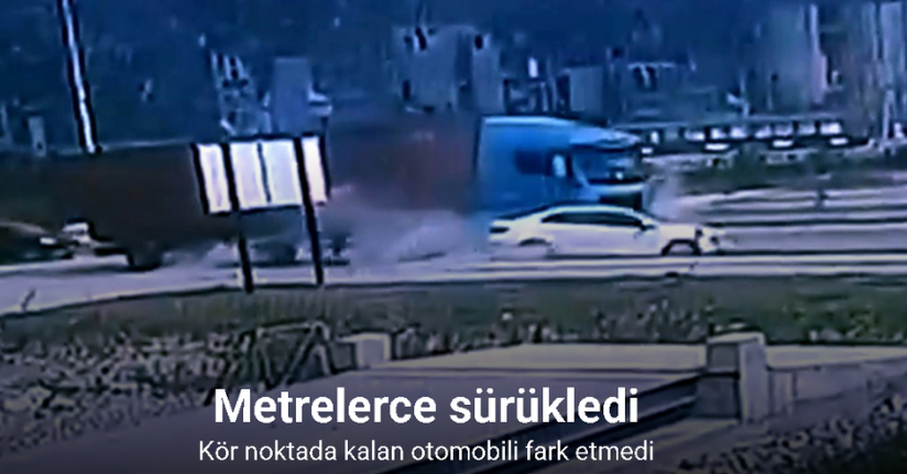 Tırın çarptığı otomobil metrelerce sürüklendi