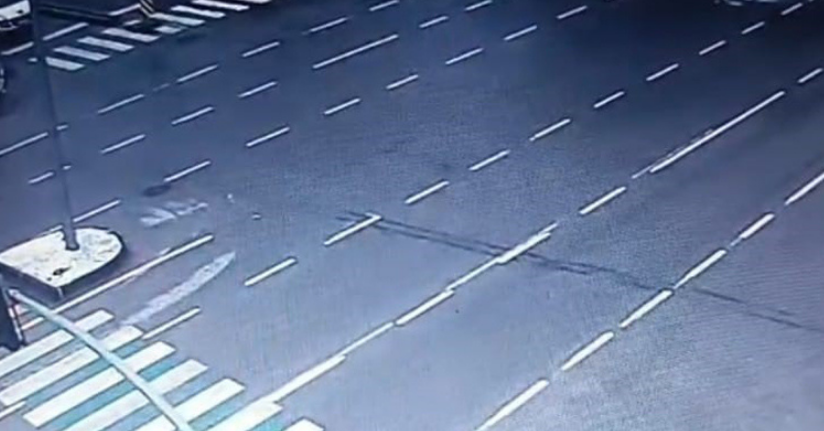 Kütahya’da deprem anı güvenlik kameralarına yansıdı