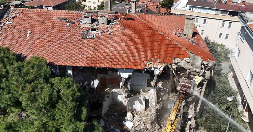 Büyükçekmece’de depremde yıkılma riski taşıyan 35 daire yıkıldı