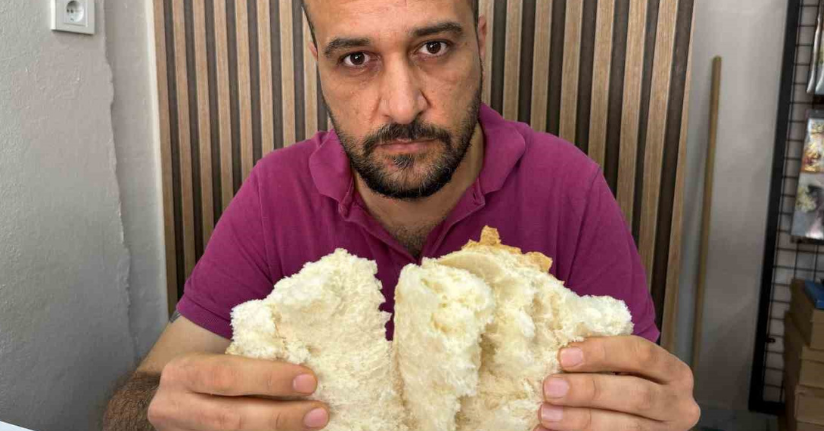 Ekmeğin içinden çıkan çiviyi yutmak üzereyken fark etti