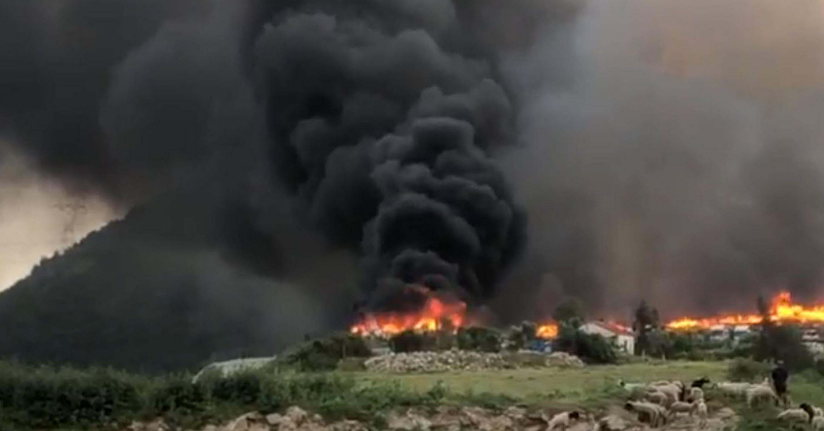 İzmir’de döküm sahasında çıkan yangın, 17 saatte kontrol altına alındı