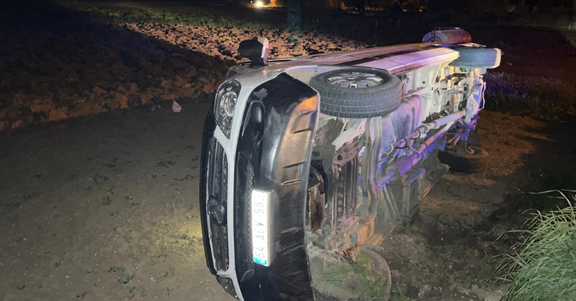 Şoför yolculara para üstü verirken minibüs şarampole yuvarlandı; 9 yaralı
