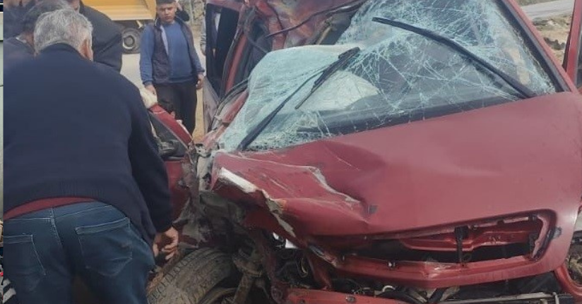 Otomobil, kamyonla çarpıştı 14 yaşındaki sürücü hayatını kaybetti