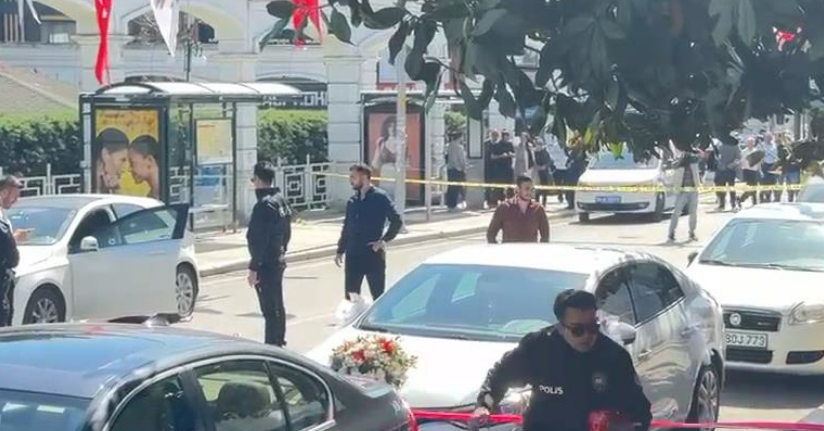  Avcılar'da motosikletle gelip otomobile ateş açtılar