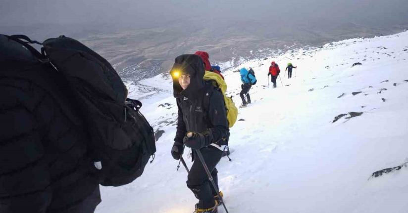 Ağrı Dağı dünyanın dört bir yanından misafirlerini ağırlıyor