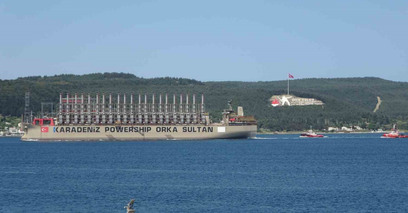 Çanakkale’nin elektrik ihtiyacını karşılayabilecek enerji üreten gemi boğazdan geçti
