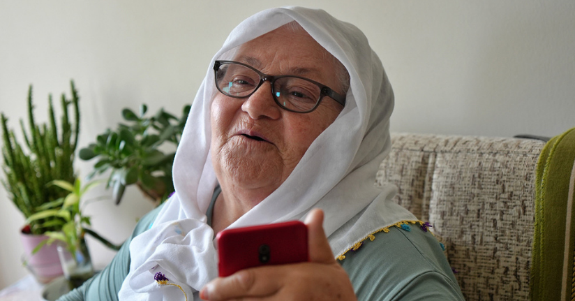80 yaşındaki Fahriye nineyi arayan MİT amblemli telefon dolandırıcısı aradığına pişman oldu