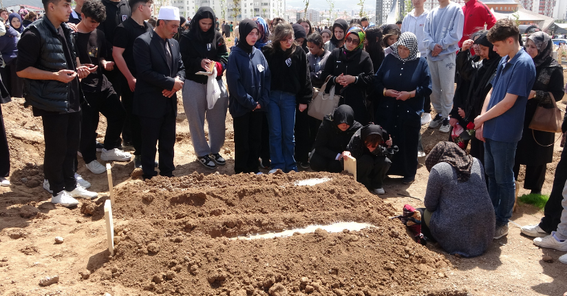 Boğazları kesilerek öldürülen kardeşler gözyaşlarıyla uğurlandı, şüpheli sorgulanıyor