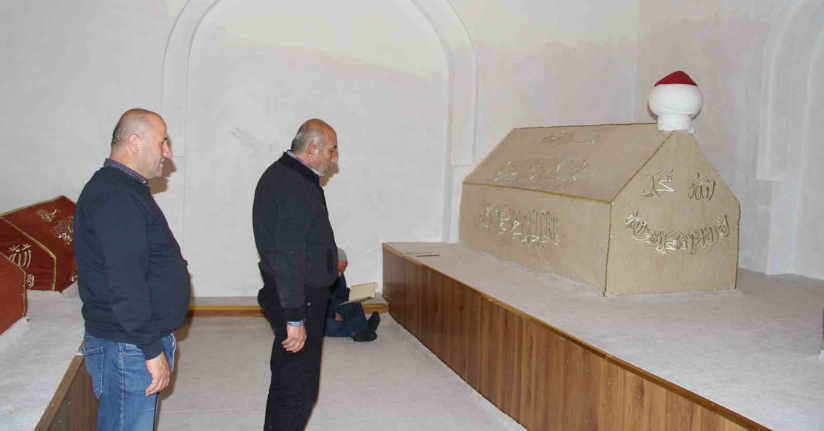 Batı Karadeniz’in fatihi Emir Karatekin Bey’in kabri asırlardır ziyaretçilerini ağırlıyor